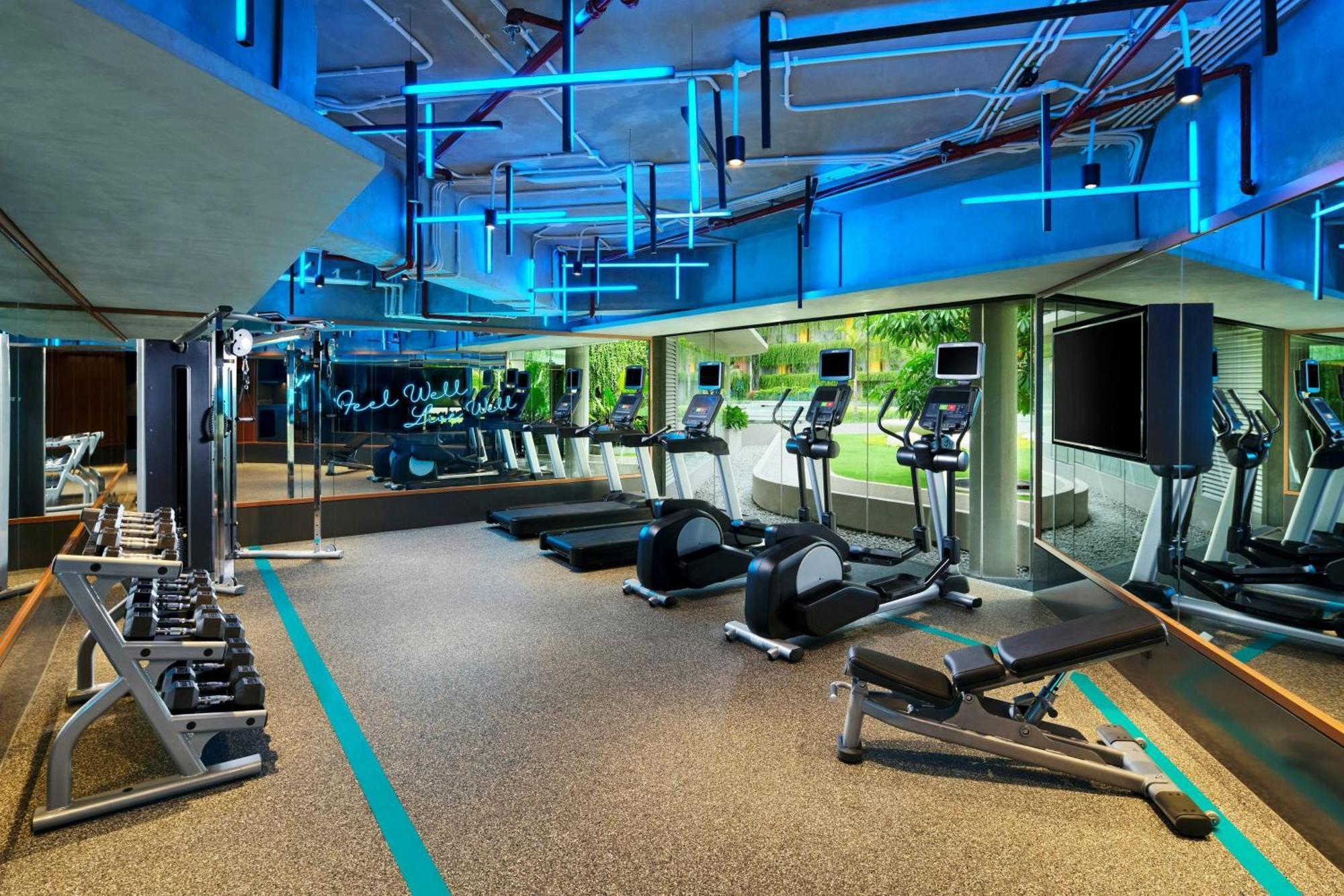 Hotel Aloft Bali Kuta At Beachwalk 4*